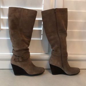 Tan/Gray Suede Wedge Boots